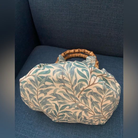 NWOT Cute Fabric Handbag with Bamboo Round Handles Cream & Blues Leaf Branches - Picture 3 of 14